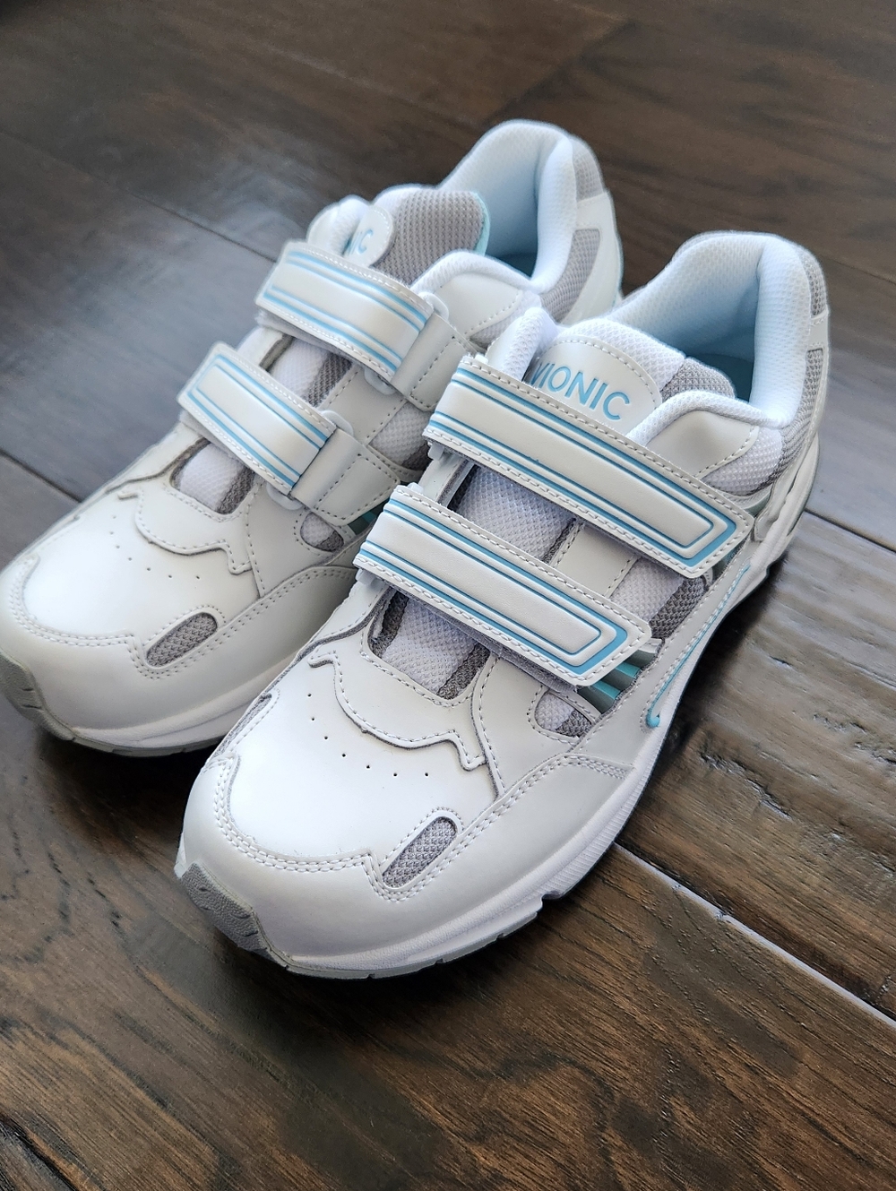 Women's Vionic Tabi Two Strap Sneaker White/blue Leather 9.5 medium.